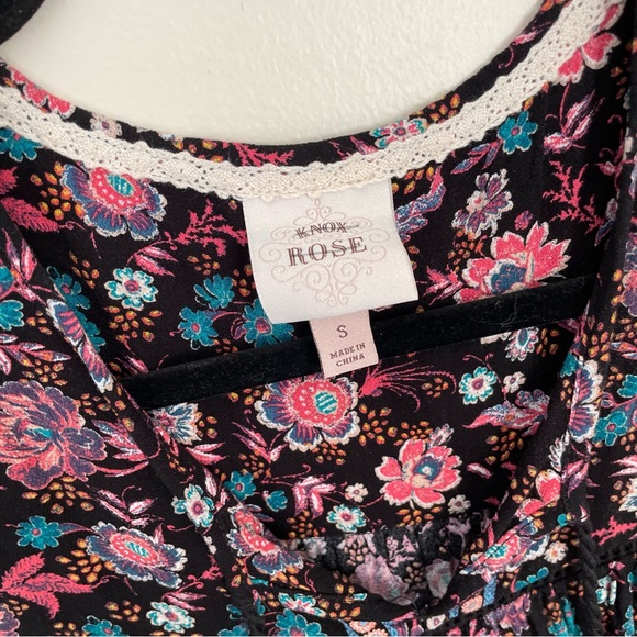 Knox Rose | Black and Pink Floral Pleated Tank | Size Small - Picture 10 of 11
